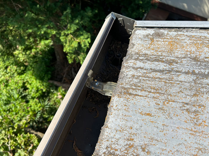 雨どい修理は早めが安心！放置リスクと修理方法を解説