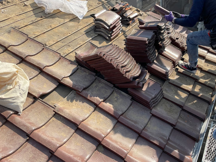 瓦からガルバリウム鋼板へ葺き替えるときの費用と金額に関わる注意点