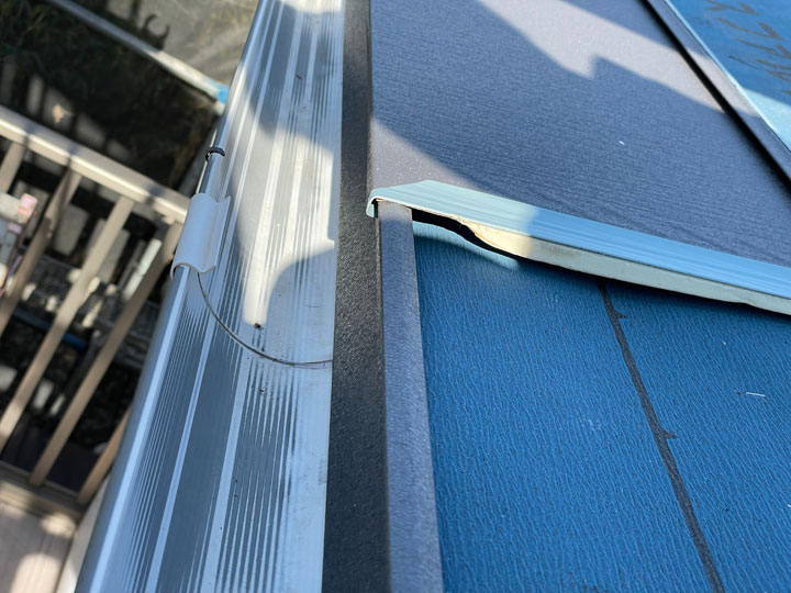 屋根の「唐草」とはどこのこと？雨漏りを防ぐ板金の役割と仕組み