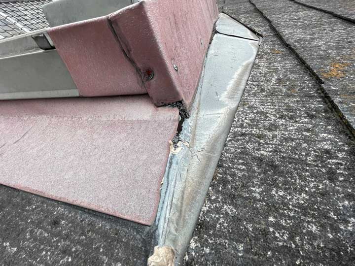劣化して隙間ができると危険な防水処理の箇所