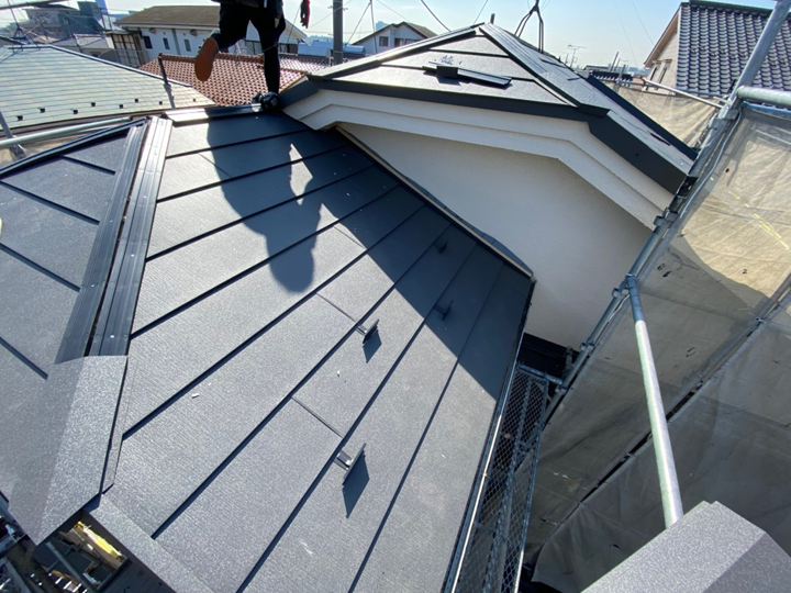 葺き替え後の金属屋根