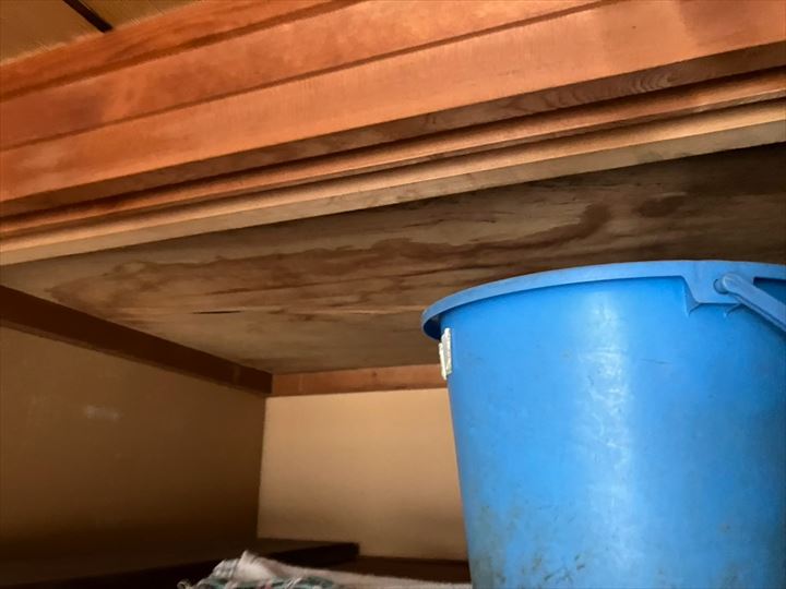 天井からの雨漏り