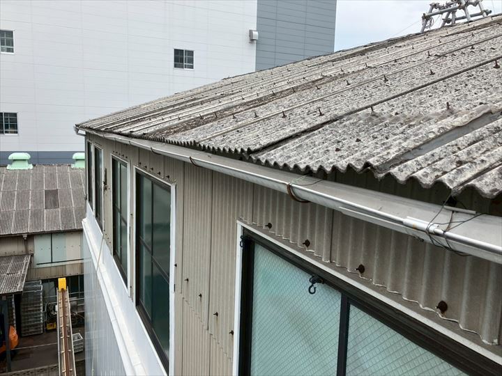 ばらつきが見られるスレート屋根