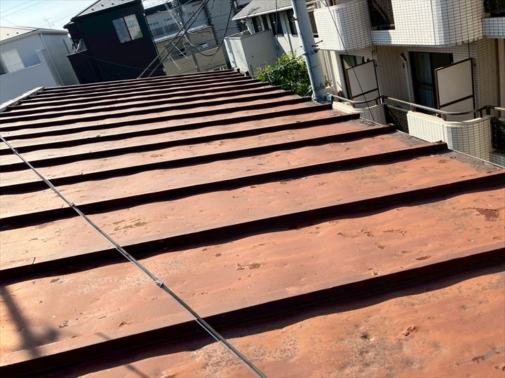 瓦棒屋根のカバー工法のご提案を致します