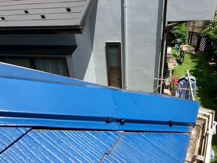 棟板金の補強補修を実施