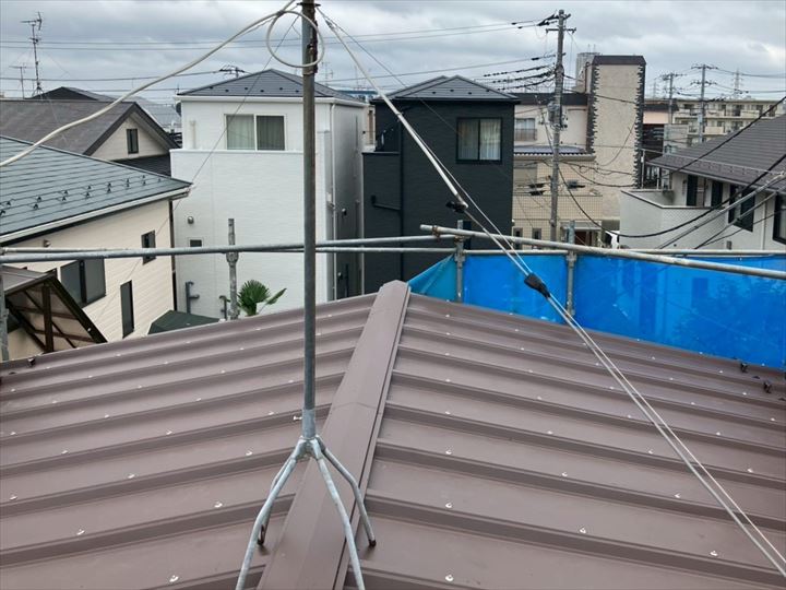 瓦募屋根のカバー工事の完了です