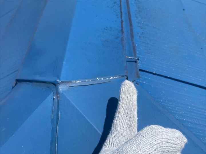 釘が飛び出てしまっている棟板金
