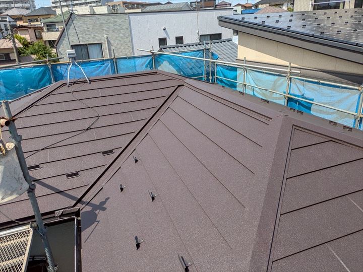 スーパーガルテクトへの葺き替え工事の完了