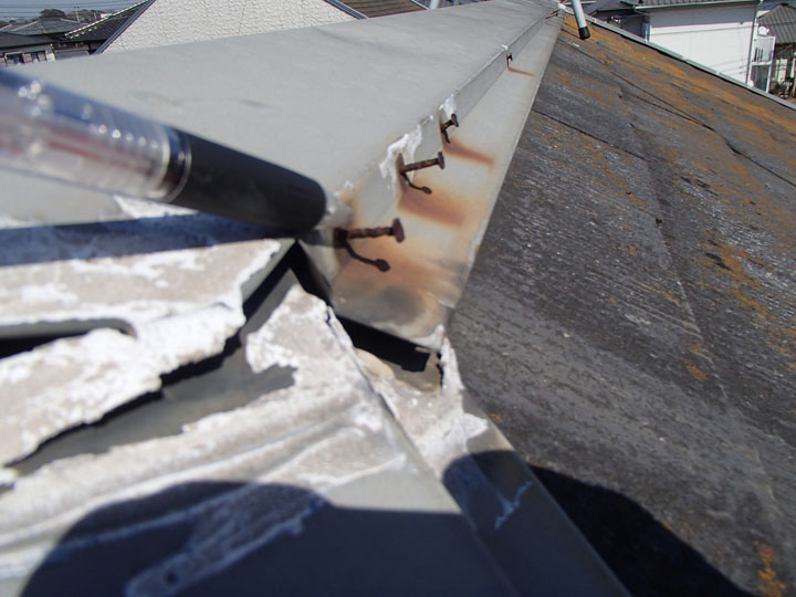 屋根の釘浮き修理はどうする？放置厳禁な理由と最新の修理費用相場を徹底解説