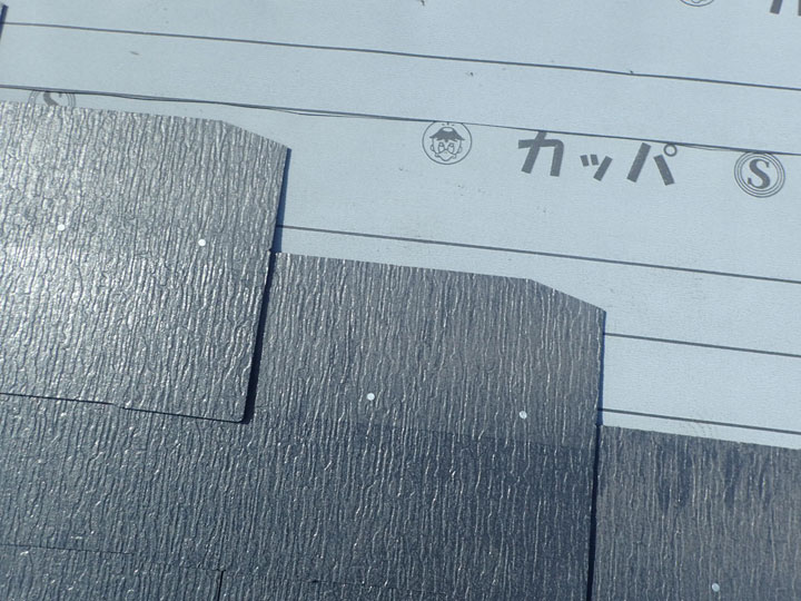 コロニアル屋根の葺き替え費用は？相場と選ぶ屋根材で大きく変わるポイント