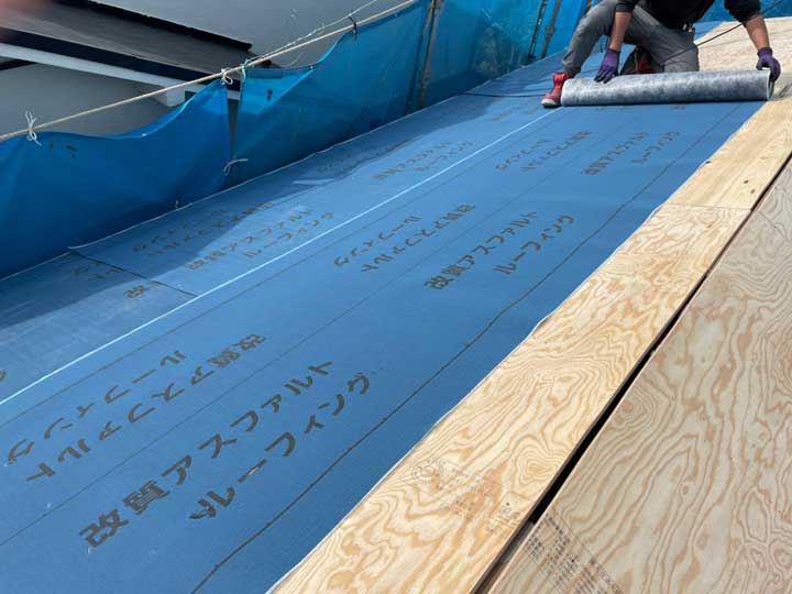 瓦屋根の防水シート交換費用は？交換時期や雨漏りのサインも詳しく解説