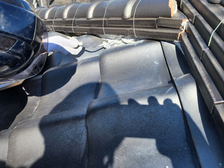 漆喰の詰め直し作業