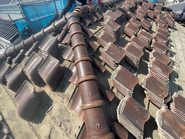 瓦屋根の葺き替え費用相場と工事の流れをご紹介