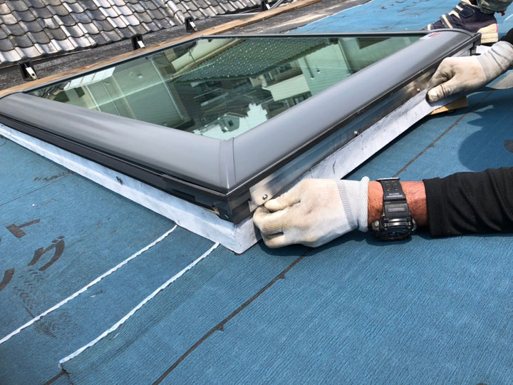 天窓のデメリットとは？後悔しないためのポイントとメンテナンス方法を解説