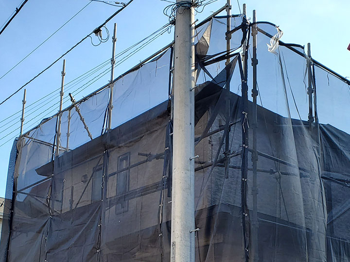 足場の設置が重要