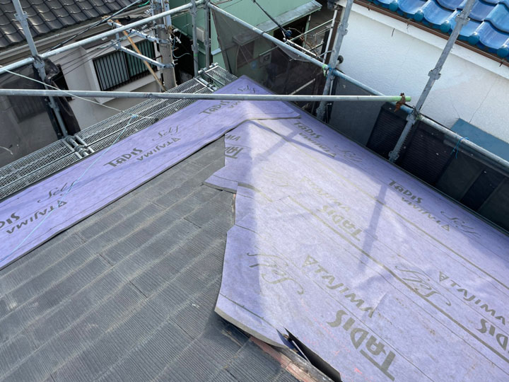 粘着式のルーフィング