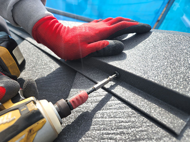 リフォームの終盤、棟板金の施工