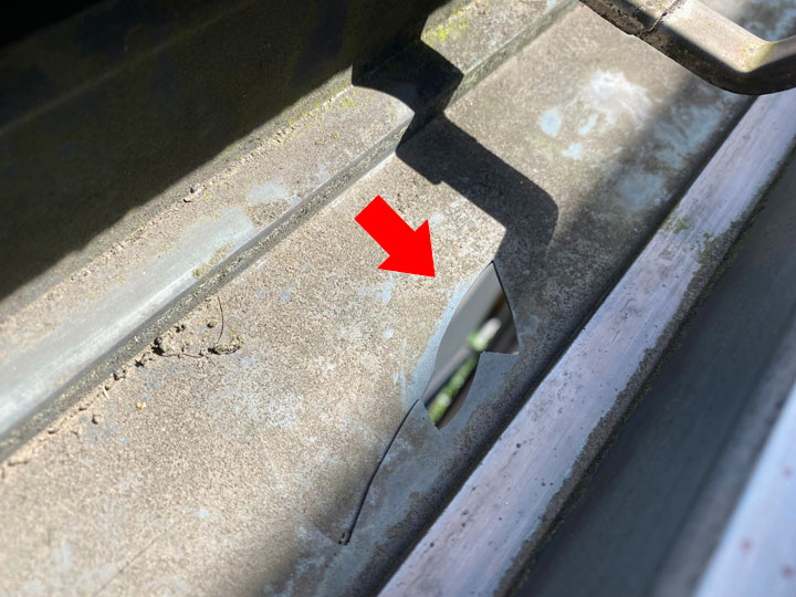 破損が見受けられる雨樋