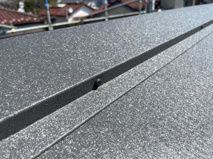 薄さによる軽量な金属屋根