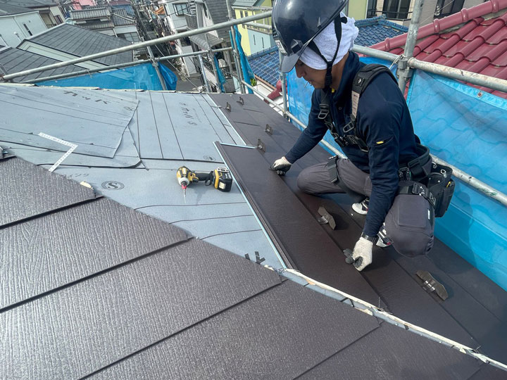 特に築30年以上経過した住宅では、屋根の軽量化を検討する方も多くなっています。