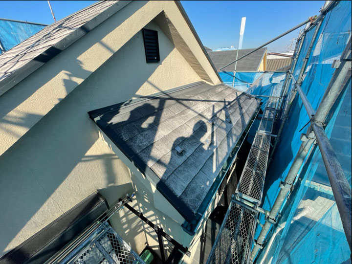屋根工事の足場