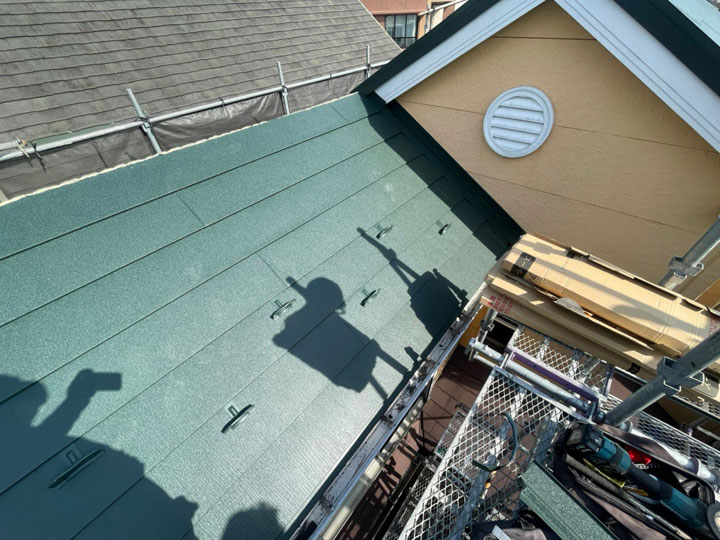 スーパーガルテクトでの屋根葺き