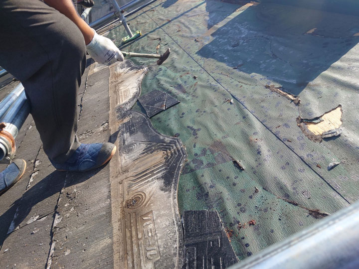 リフォーム時に確認できる劣化したルーフィング