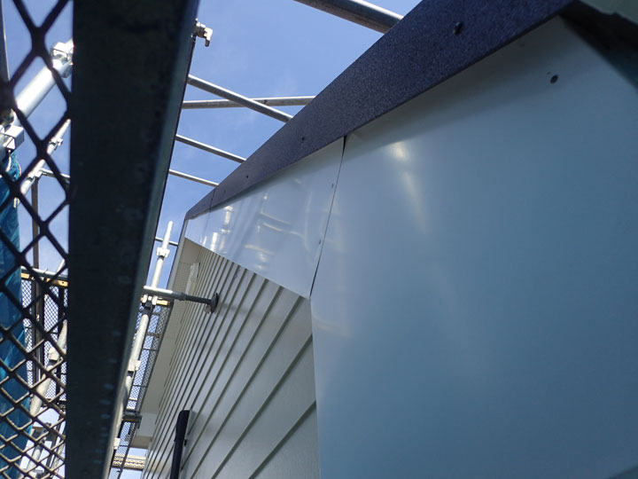 板金巻き後の破風板