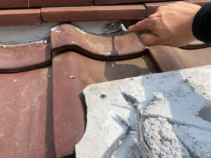 漆喰取直し工事のタイミングと費用の目安｜棟の劣化を防ぐための基本知識