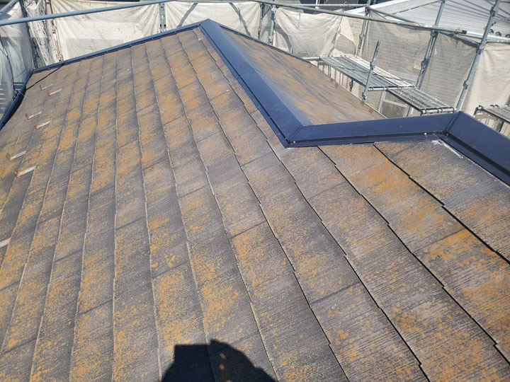 コロニアルの寿命は何年？長持ちさせるためのメンテナンス方法を解説