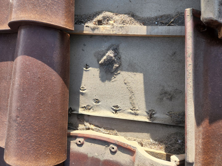 和瓦の内部は経年劣化が進みます