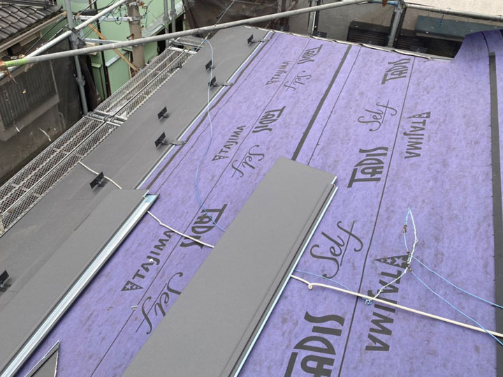 屋根のルーフィングとは？役割や種類、施工事例を見るときのチェックポイント