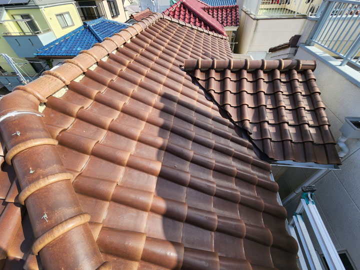 葺き替え前の瓦屋根