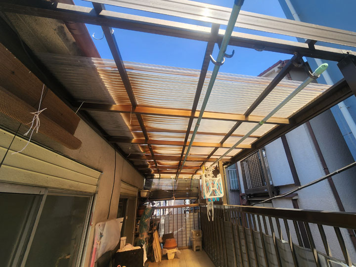 飛散してしまったベランダ屋根