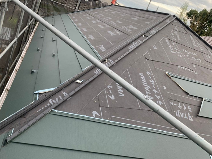 新しい屋根材の設置