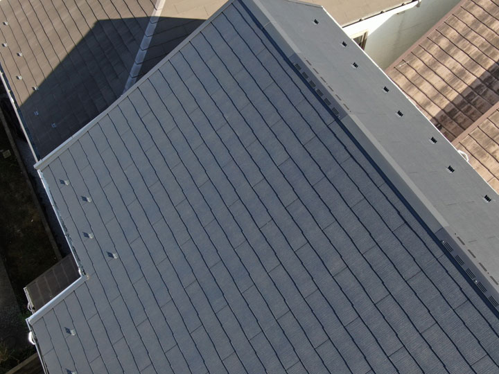 完工後の屋根をドローンで空撮