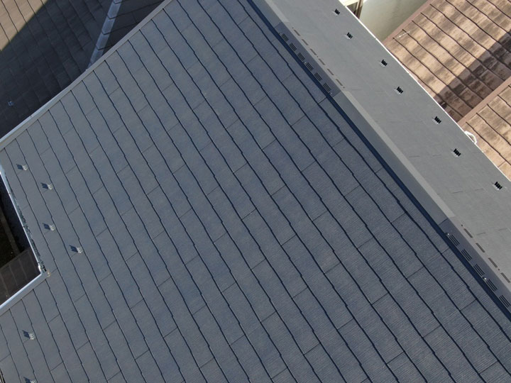 現代のコロニアル屋根