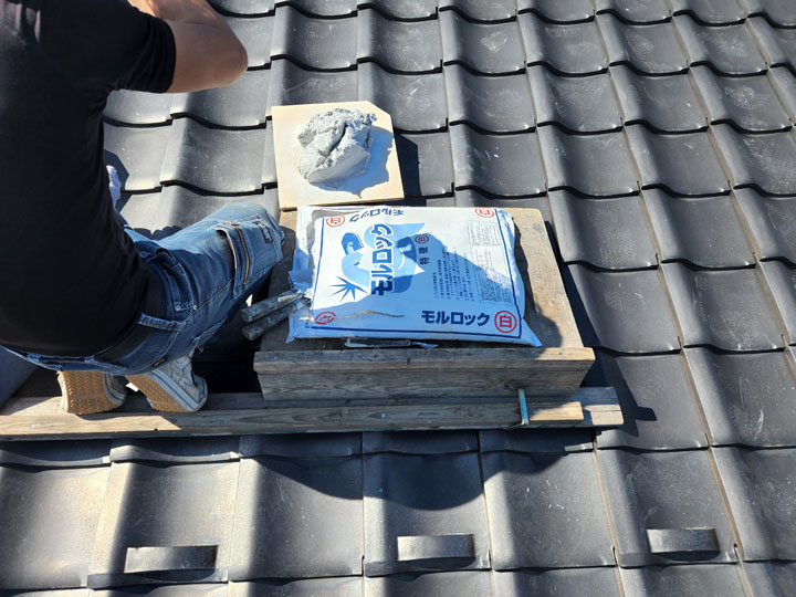 漆喰メンテナンスの様子