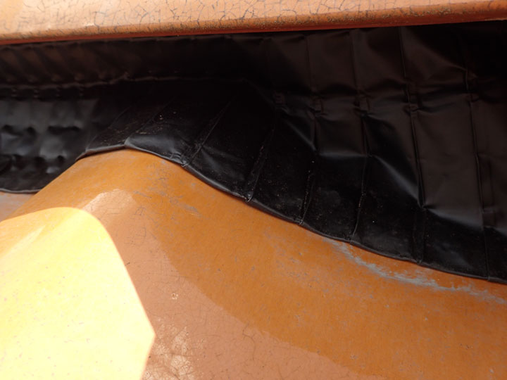 内側はシートでしっかり防水