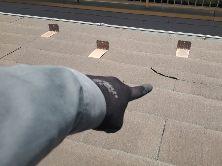 割れてしまっているスレート