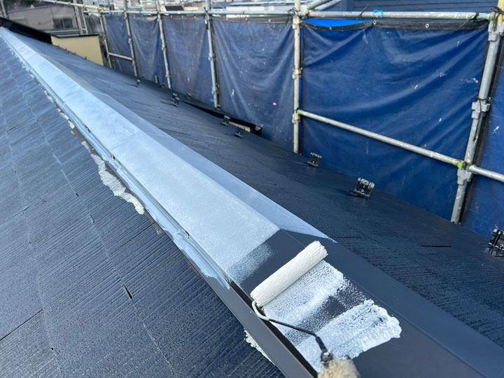 カラーベストとは？特徴や耐用年数・メンテナンス方法をわかりやすく解説