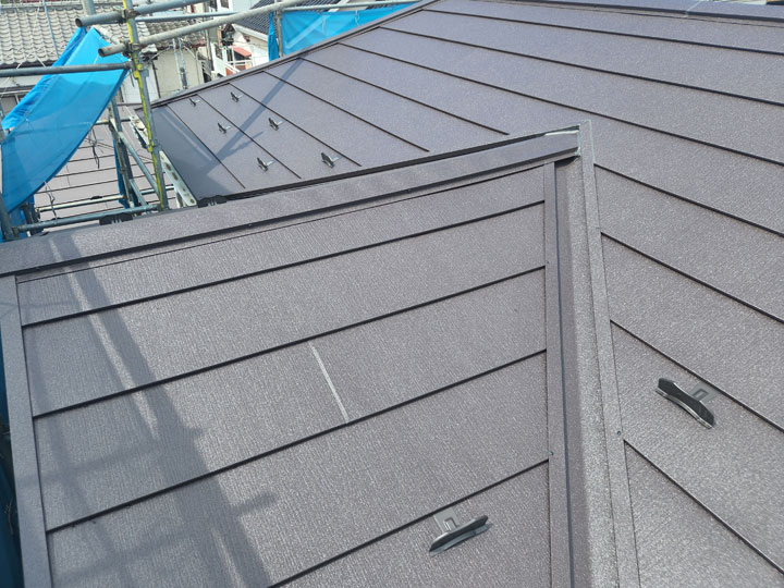 軽量で丈夫なガルバリウム鋼板屋根