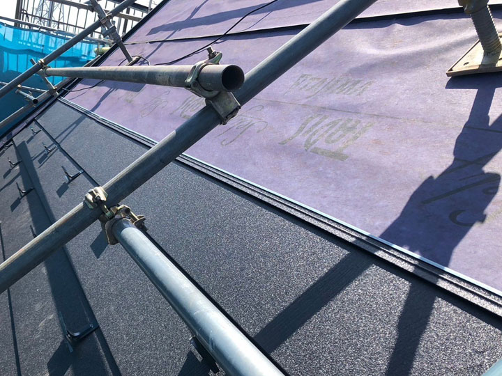 ガルバリウム鋼板の費用相場は？ジンカリウム鋼板との違いやメリットも解説！