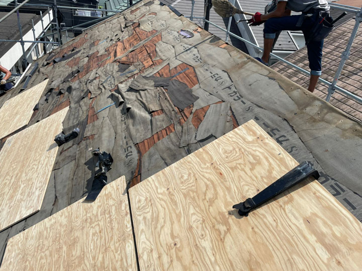 葺き替えの様子