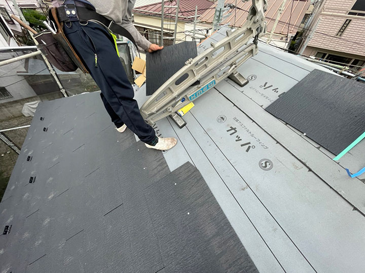 カラーベスト屋根とは？特徴とガルバリウム鋼板との違いを比較解説