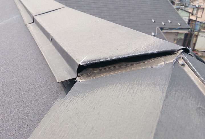 棟板金の浮き