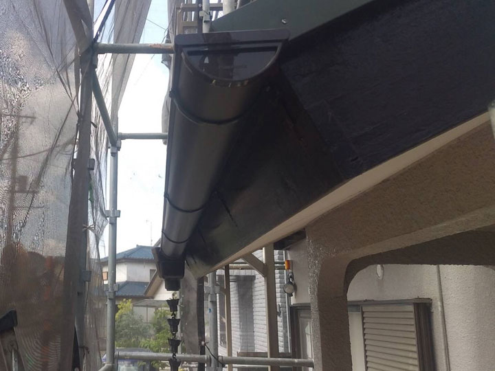 足場の設置が必須となります