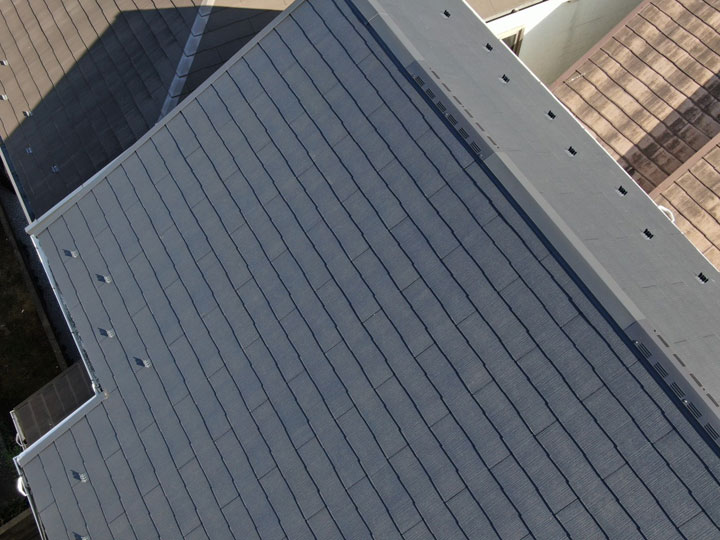 スレート屋根を上空から撮影