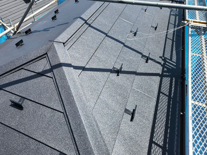 ガルバリウム屋根の魅力とは？リフォームに向いているケースとおすすめ製品