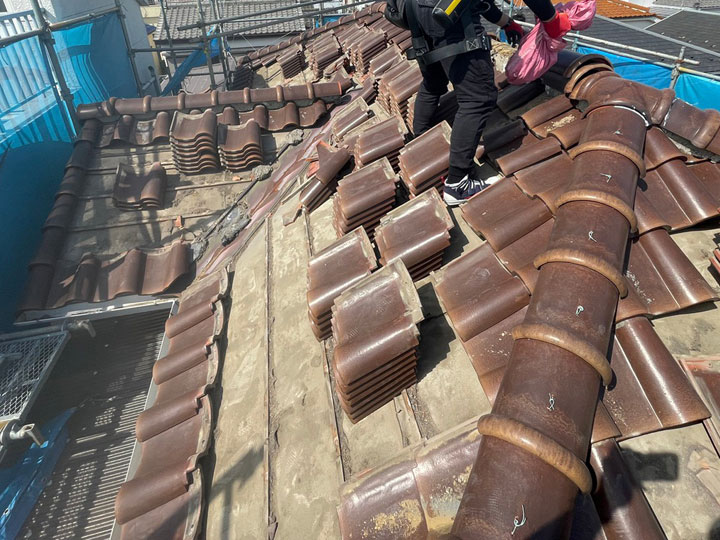 瓦屋根の張り替え費用はいくら？後悔しない葺き替え判断をご紹介